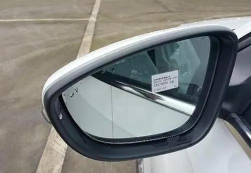 Do dashed lines on car mirrors really work? The old driver tells you answer
