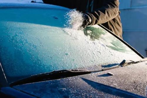 Do dashed lines on car mirrors really work? The old driver tells you answer
