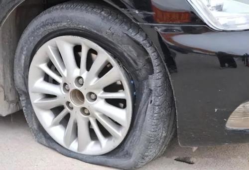 How long does it take to change a car tire? There are 6 criteria for evaluating a tire change. If one of them is observed, replace it as soon as possible.
