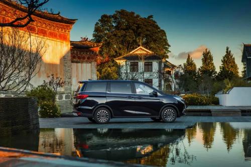 Several large seven-seat MVPs that can be won for less than 100,000 RMB are suitable for home and commercial use.