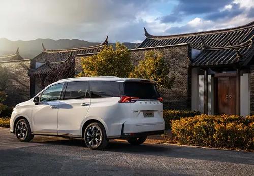 Several large seven-seat MVPs that can be won for less than 100,000 RMB are suitable for home and commercial use.