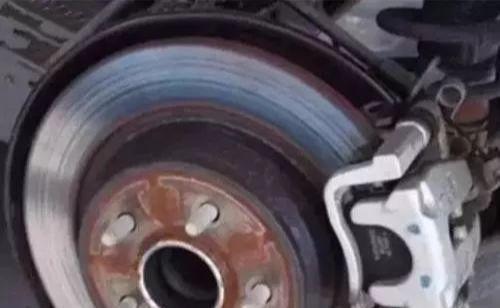 These 5 phenomena appear when you hit brakes, you should pay attention
