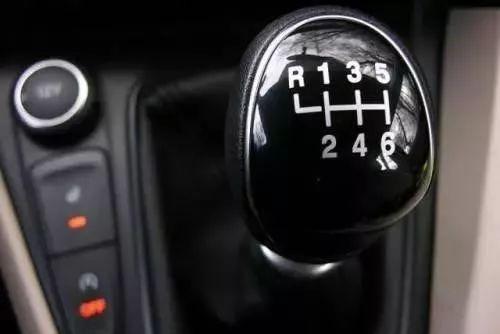 If you put a car with a manual transmission like this, you just wait and lie down.
