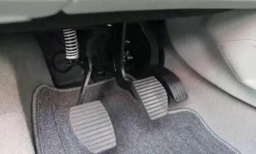 If you put a car with a manual transmission like this, you just wait and lie down.
