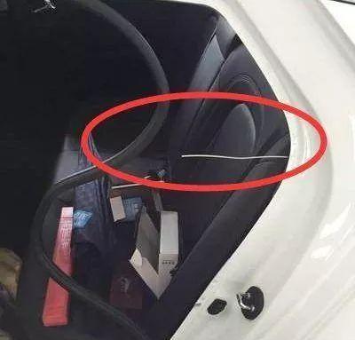 The car key is locked in car, don't break car glass anymore! This method is very helpful
