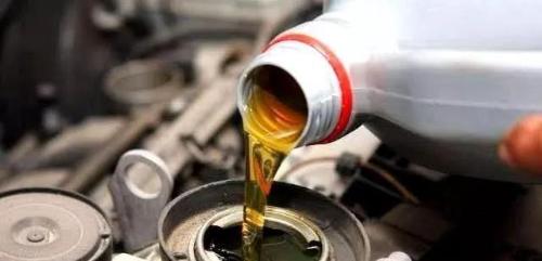 This is most expensive way to change engine oil Car repairman: It's a waste of engine oil
