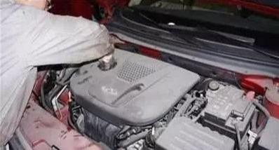 What to do if there is dust on the engine? Old driver: do not wipe with a towel, use this method
