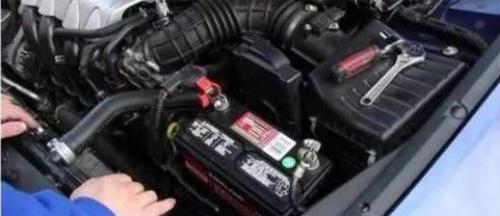 Symptoms before a car battery fails, beginners suggest collecting