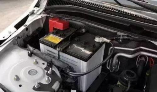 Symptoms before a car battery fails, beginners suggest collecting