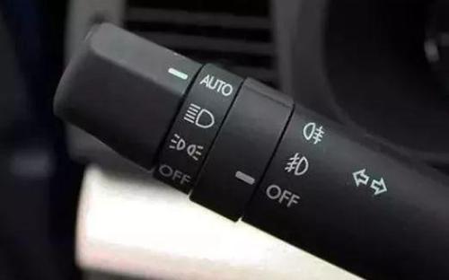 Pay attention! These buttons on car should not be pressed indiscriminately, especially for novice drivers.
