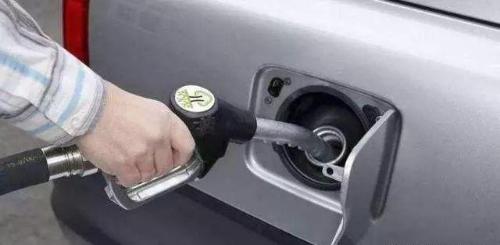 Why do you think that top half of a car's tank uses fuel more slowly, while bottom half of tank uses fuel faster? Veteran Driver: Just look at this.
