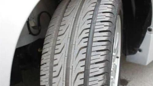 What is difference between three grooves and four grooves on a tyre? Only after learning reason, I realized that there is such a big difference.
