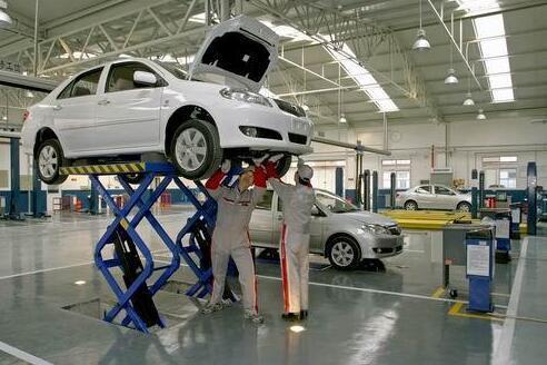 How many kilometers is first warranty on a new car? What are first auto insurance projects?
