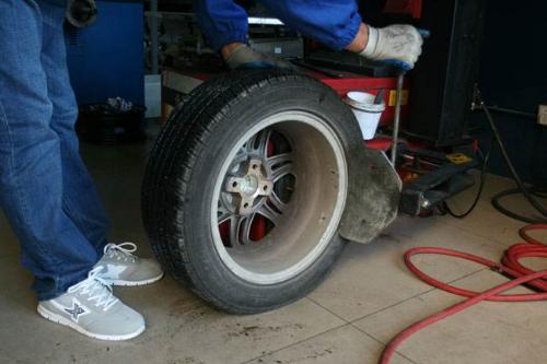 What is car tire pressure standard and what air pressure is suitable for tire?
