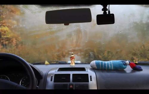 What to do if car window is fogged up? The best way to protect your car windows from fogging
