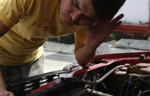 How can you tell if your car's water pump needs to be replaced?
