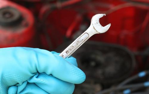 Car care: how to clean rusty car battery terminals?