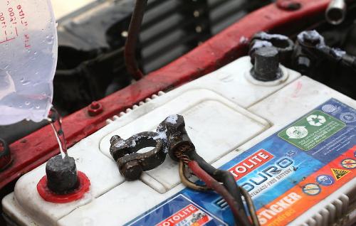 Car care: how to clean rusty car battery terminals?

