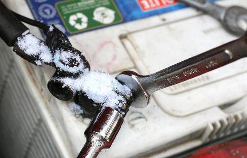 Car care: how to clean rusty car battery terminals?