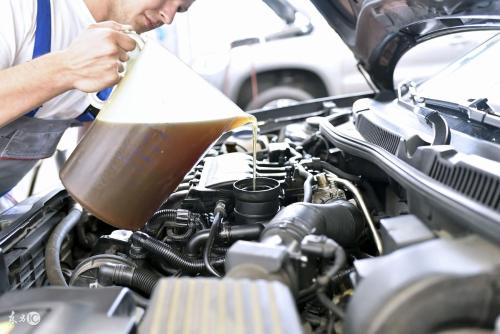 The more engine oil added, better Pay attention to these 7 details when caring for your car in winter!
