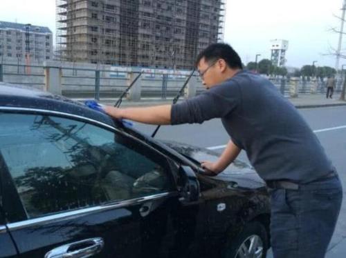 Do you know 3 taboos of washing your own car? If not, better not wash car by yourself