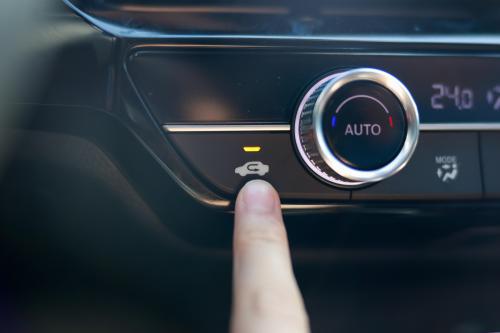 The air conditioner does not cool and there is a smell! Are you really using your car air conditioner correctly?
