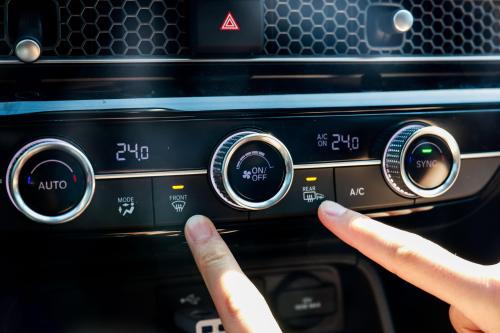 The air conditioner does not cool and there is a smell! Are you really using your car air conditioner correctly?
